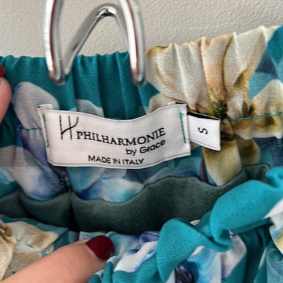 Midi pleated skirt and soft pink top - Picture 3 of 11